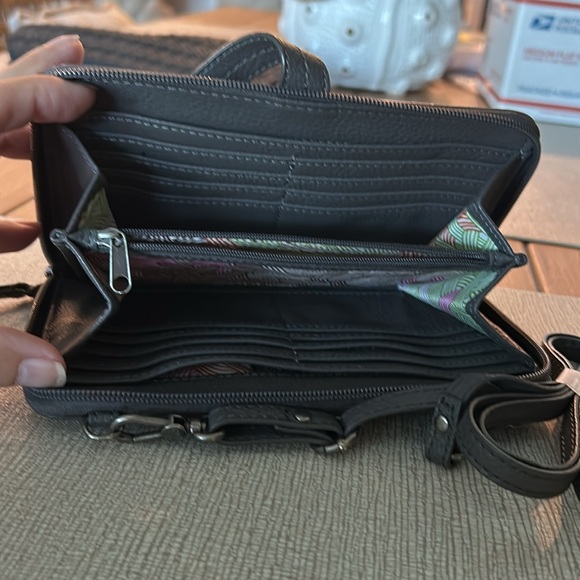 Shoulder length gray wallet - Picture 7 of 9